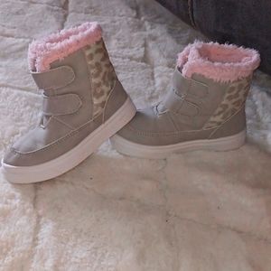 LIKE NEW! oohmphies Toddler Winterboots. SIZE 6